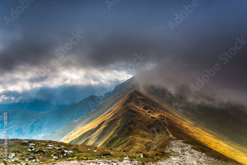 Fototapeta Naklejka Na Ścianę i Meble -  Tatry Zachodnie jesienią .