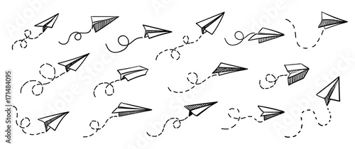 Fototapeta Wektor papierowy samolot. Podróż, symbol trasy. Zestaw ilustracji wektorowych ręcznie rysowane papierowy samolot. Odosobniony. Zarys. Ręcznie rysowane doodle samolot. Ikona czarny liniowy papier samolot