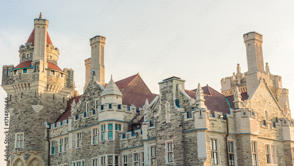 Fototapeta premium sun setting over Casa Loma castle in Toronto