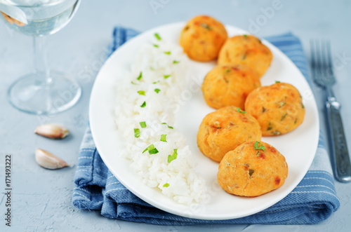 Salmon baked balls with rice