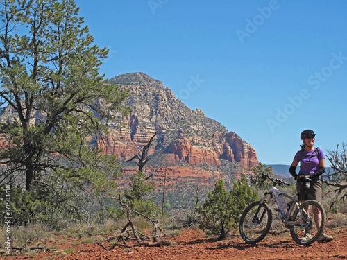 Fototapeta Naklejka Na Ścianę i Meble -  Woman mountain biking in the red rocks, Sedona, Arizona, USA