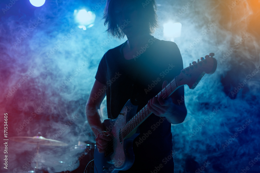 Obraz premium Guitarist plays solo.
