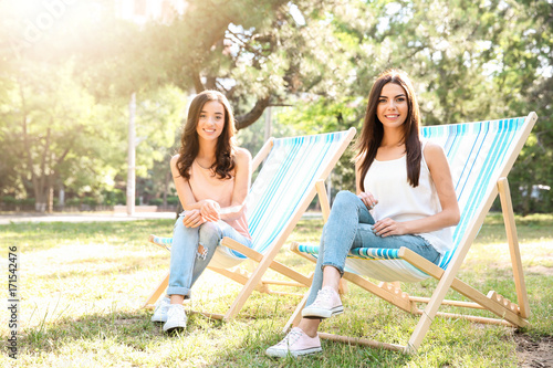 Beautiful young women sunba...