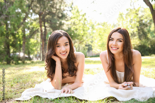 Beautiful young women sunba...
