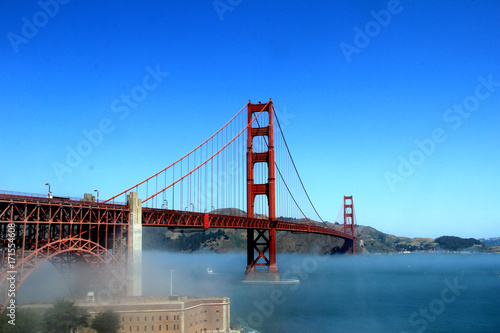 Fototapeta Naklejka Na Ścianę i Meble -  Classic panoramic view of famous Golden Gate Bridge in summer, San Francisco, California, USA