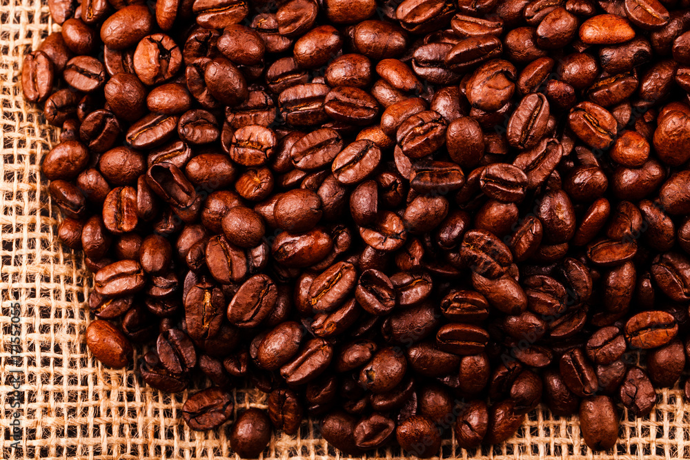 Naklejka premium Close-up of brown coffee beans