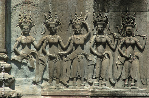 Tanzende Apsaras am Khmer-Tempel Angkor Wat