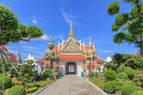 Giant statue in Wat Arun Ratchawararam Ratchawaramahawihan in Thailand