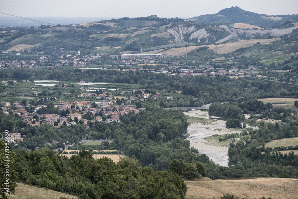 Obraz premium Summer landscape of the Panaro valley (Modena)