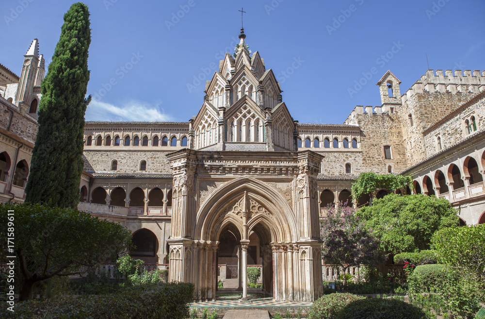 Mudejar cloister of Guadalupe Monastery, Central building