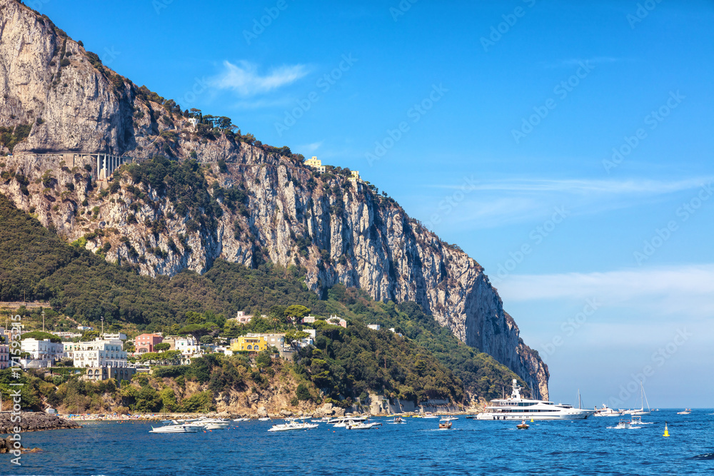 Vue sur la cote de la ville de Capri, Ile de Capri,  region de Naples, Italie