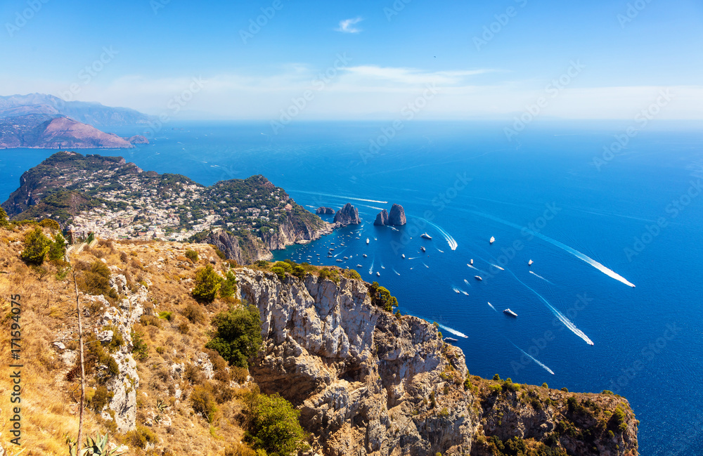 Vue sur la mer depuis les hauteurs de Mont Solaro, Anacapri, Ile de Capri,  region de Naples, Italie