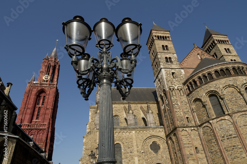 Het Vrijthof in Maastricht met 2 kerken, de st,janskerk en de sint servaasbasiliek. photo