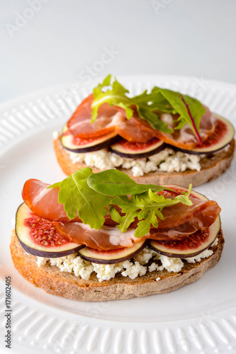 Bruschetta with goat cheese and figs.