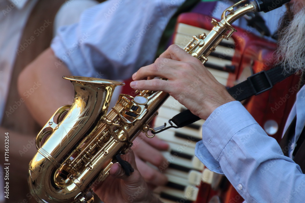 Obraz premium Music in the street, artists and musicians united in the love of the show. 