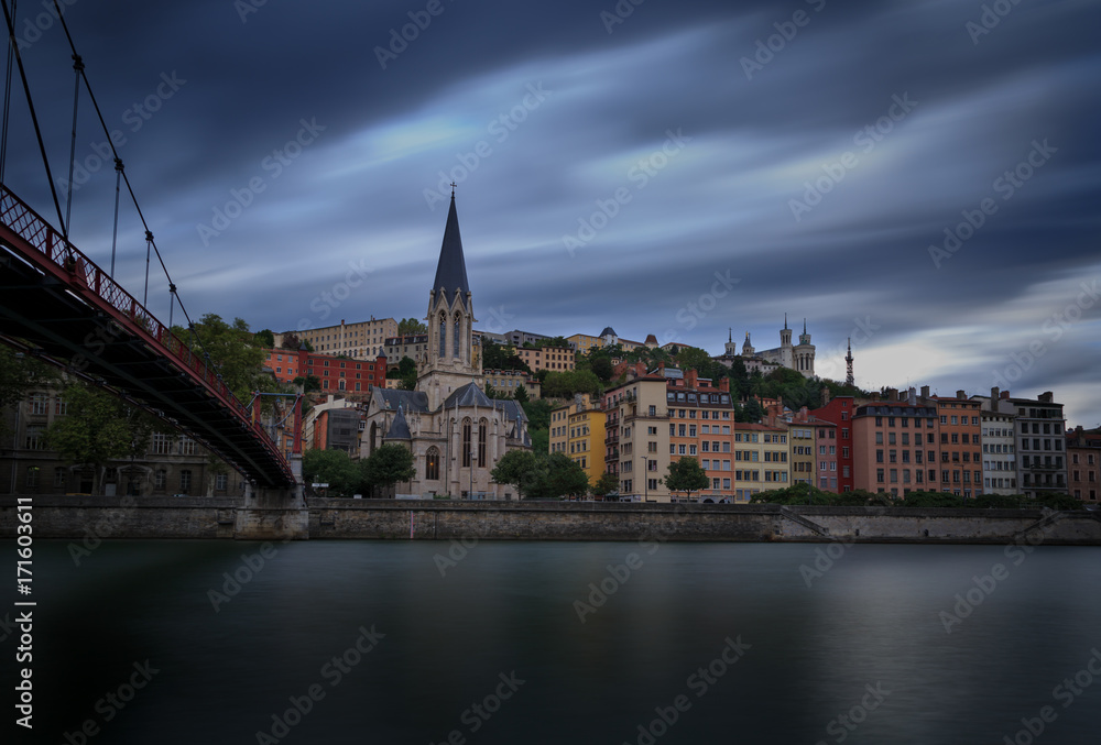Obraz premium The Church of Saint Georges at the shore of the Saone river in Lyon during autumn weather.