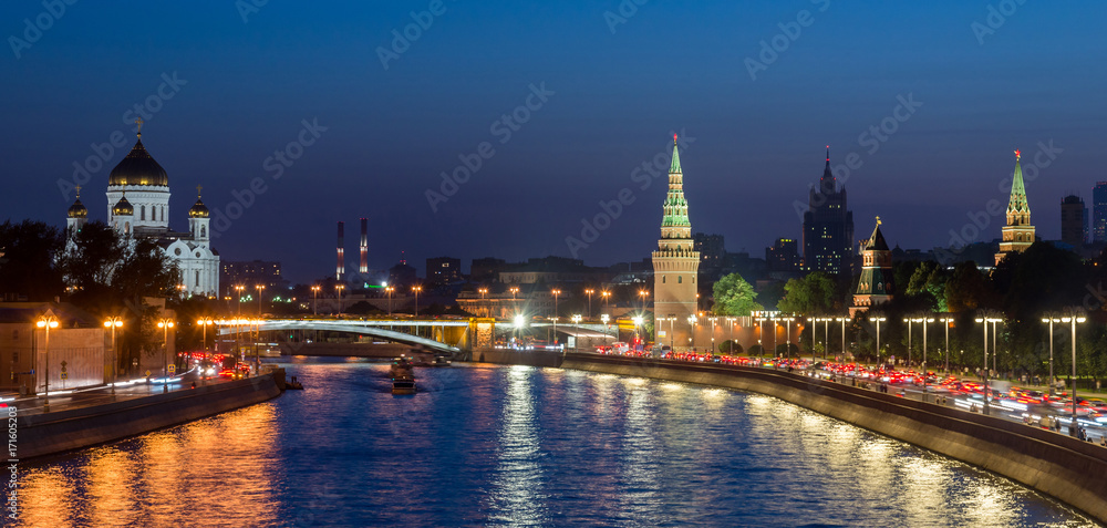 Obraz premium panoramic view, Moscow Kremlin and embankment of Moscow river in