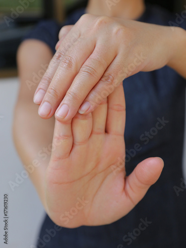 Hand stretching