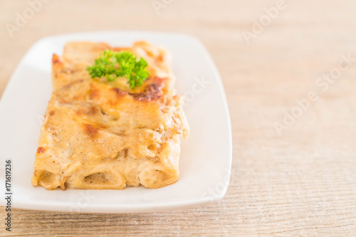 baked penne pasta with cheese and ham