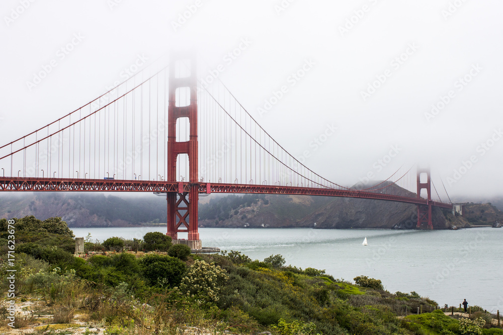 Obraz premium The Golden Gate Bridge as seen from Fort Point. San Francisco, California