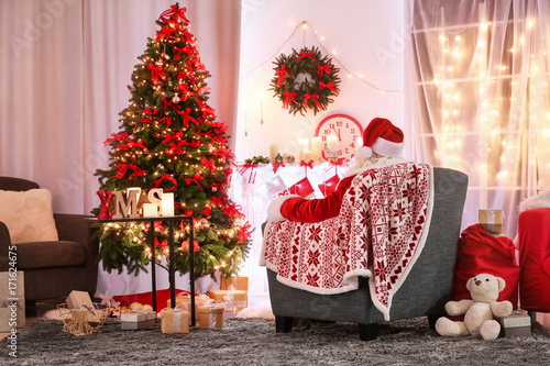 Authentic Santa Claus sitti...