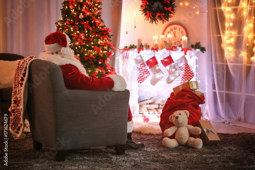 Authentic Santa Claus sitti...