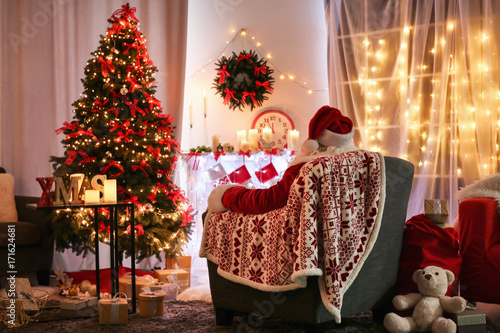 Authentic Santa Claus sitti...