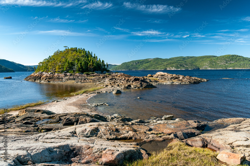 Fototapeta premium Tombolo powstało na fiordzie Saguenay, w rejonie Petit-Saguenay
