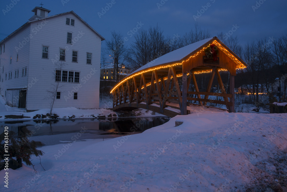 Naklejka premium Covered Bridge Christmas