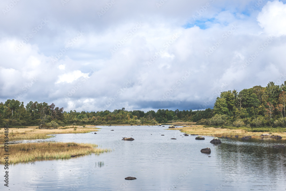 Skandinavische Seenlandschaft in Schweden