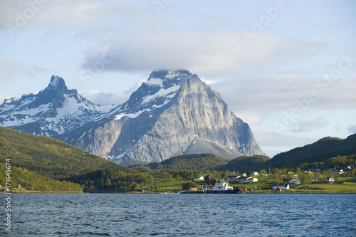Berg am Hollandsfjord am Po...