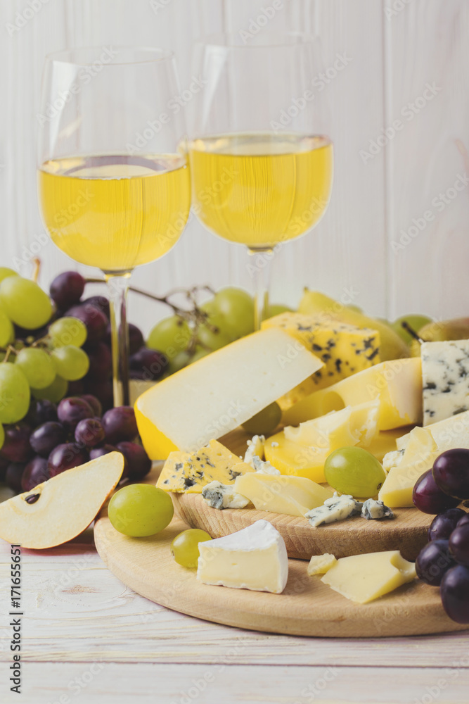 Cheese plate served with wine, fresh grapes and pears Cheese plate served with wine, fresh grapes and pears