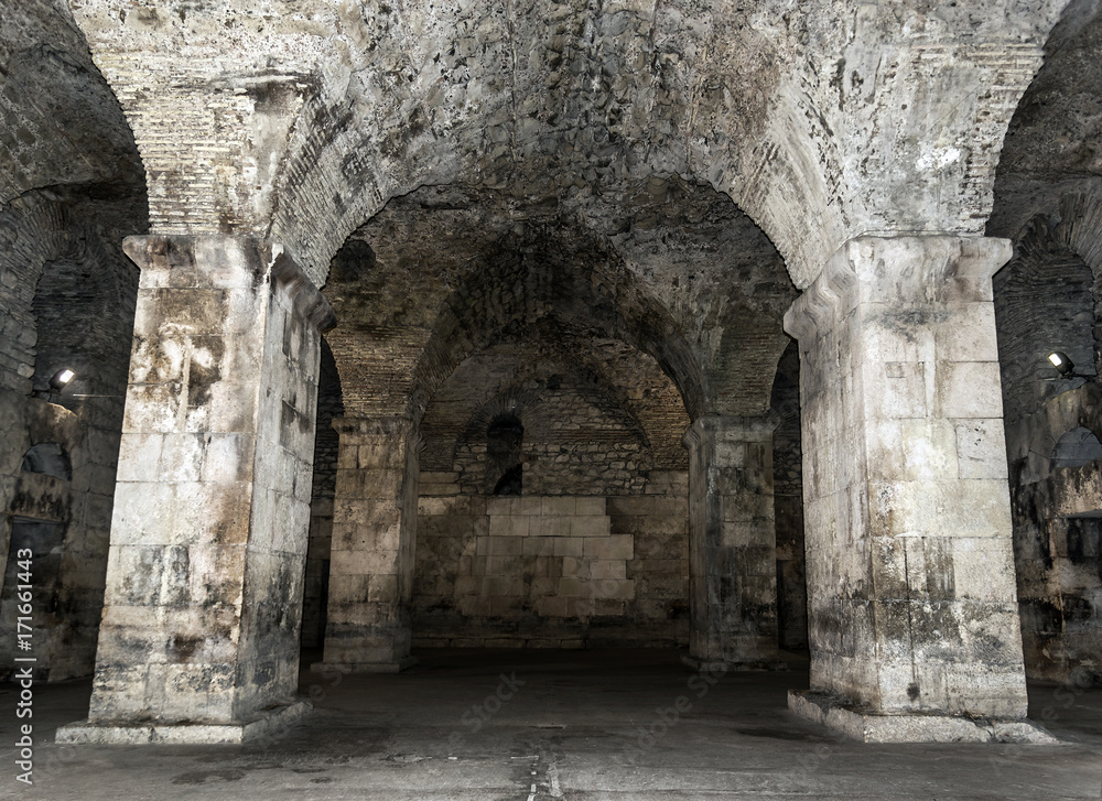 Obraz premium Old abandoned dungeons or catacombs.