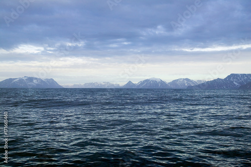 Inseln und Berge in den Lofoten in Norwegen