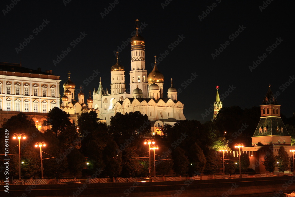 Fototapeta premium Nocny widok Moskwy w Rosji