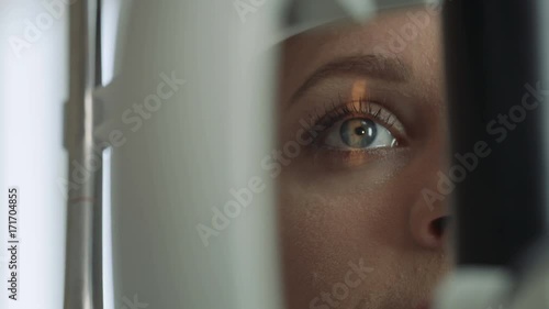 Device for the selection of glasses for people