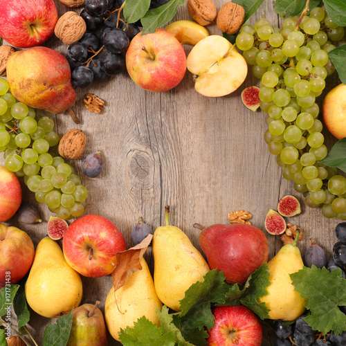 Fototapeta Naklejka Na Ścianę i Meble -  autumn fruit background