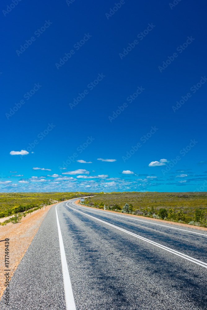 Fototapeta premium まっすぐな道路