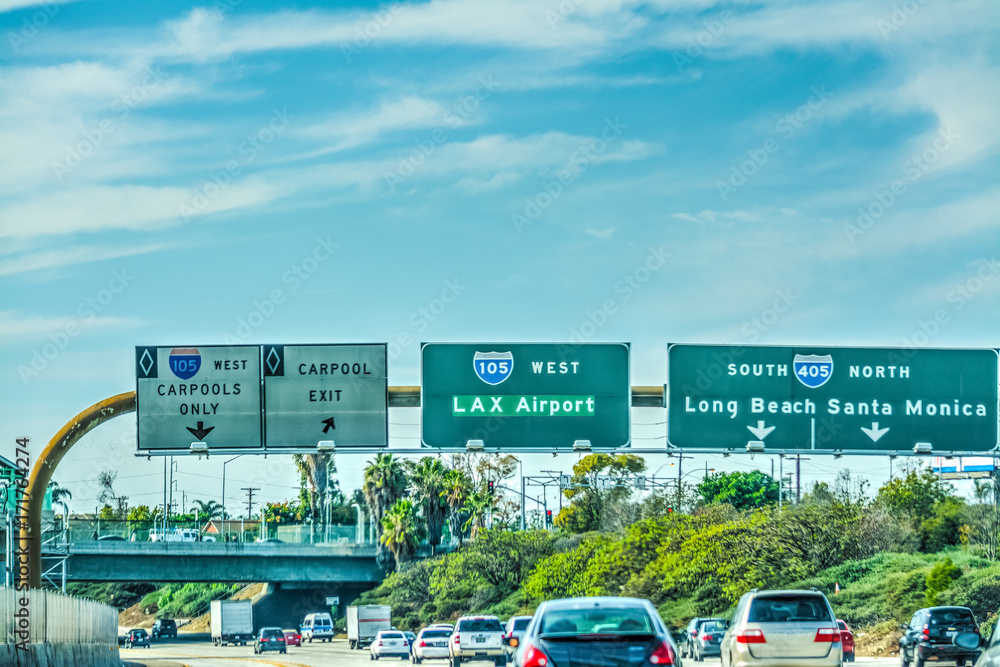 Obraz premium LAX exit sign on 105 freeway
