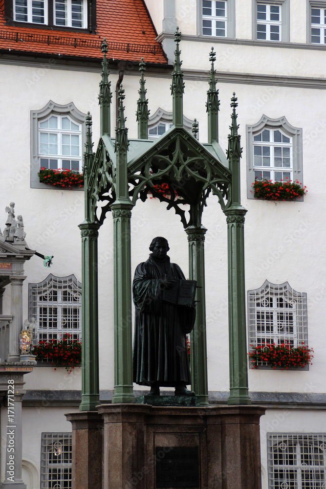 Fototapeta premium Eine Luther Statue