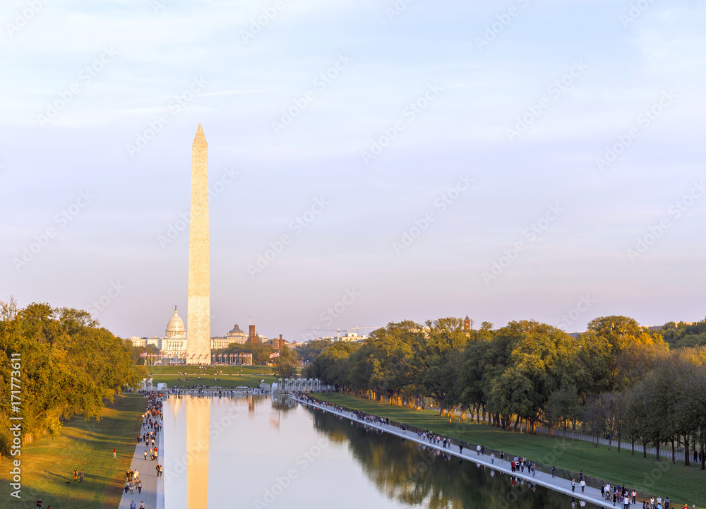 Obraz premium Washington Monument and Reflecting Pool