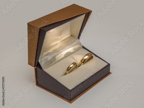 Złote obrączki, błysk, światło, miłość