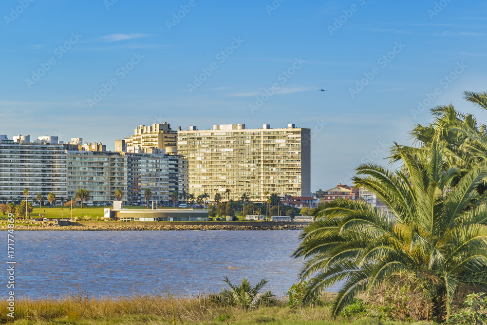 Fototapeta premium Coastal Urban Scene, Montevideo, Uruguay