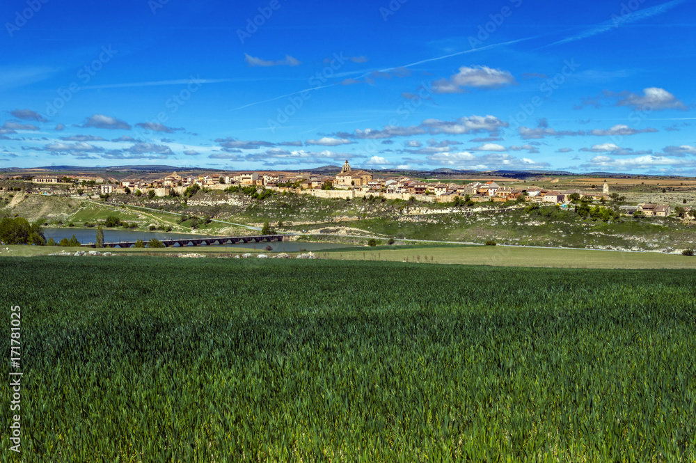 Panorámica de Maderuelo en Segovia, España