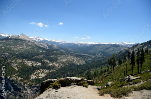 Beautiful landscape in Yosemite National Park, California, USA © Talulla