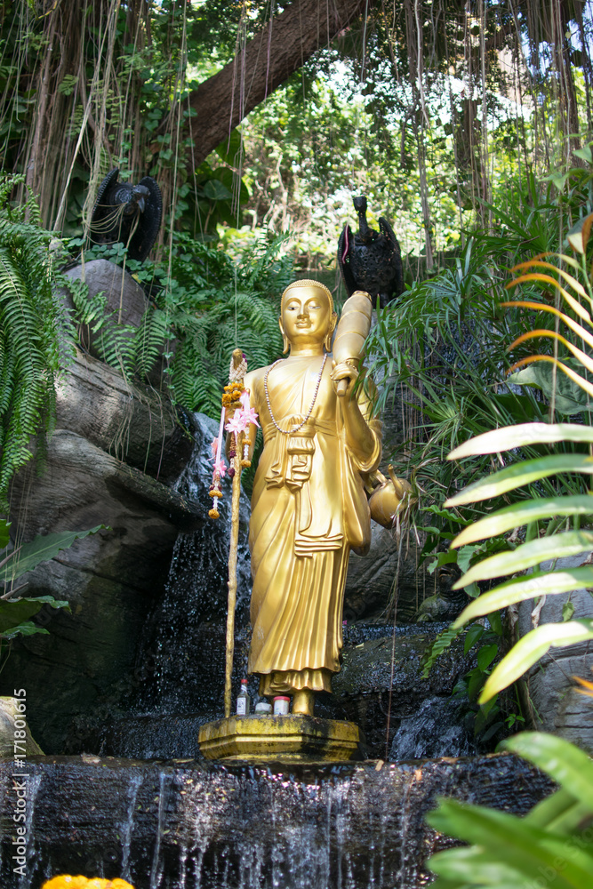 Obraz premium Golden statue
