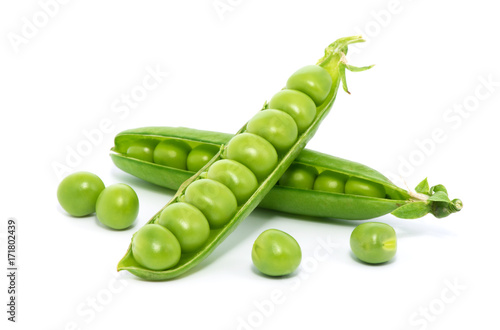 Canvastavla fresh green peas isolated on a white background