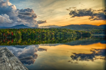 Fototapete Honigfarbe Sonnenuntergang am Kent Pond, Killington VT  © Francois