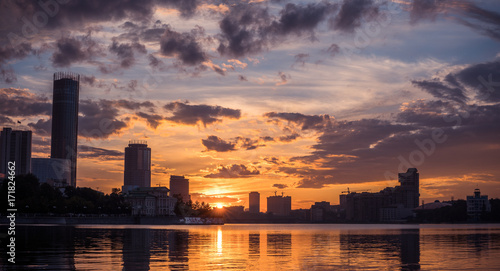 Foto Yekaterinburg city center on sunset