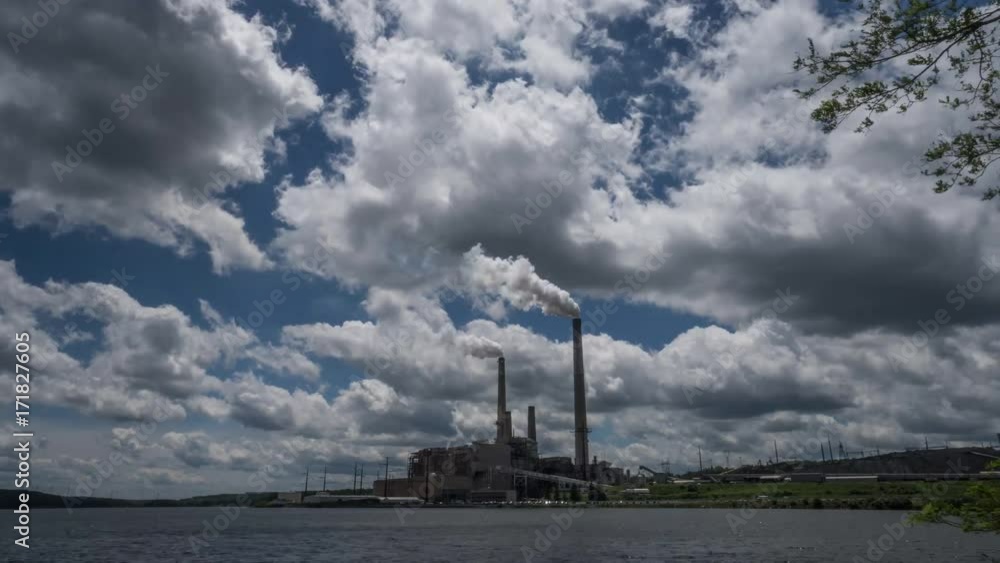 Coal fired Mount Storm Power Station in West Virginia located on Mount Storm Lake. The lake is a cooling pond for the power station which causes thermal pollution, reducing the levels of dissolved ox Coal fired Mount Storm Power Station in West Virginia located on Mount Storm Lake. The lake is a cooling pond for the power station which causes thermal pollution, reducing the levels of dissolved ox
